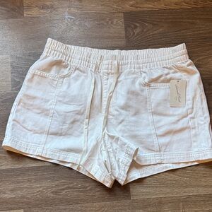 Universal Thread Women's Cream Cargo Shorts